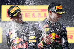Даниил Квят, Red Bull Racing, второе место, и Даниэль Риккардо, Red Bull Racing, третье место