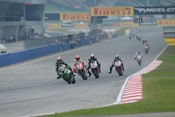 Jonathan Rea, Kawasaki, Max Biaggi, Aprilia Racing Team, et Jordi Torres, Aprilia Racing Team
