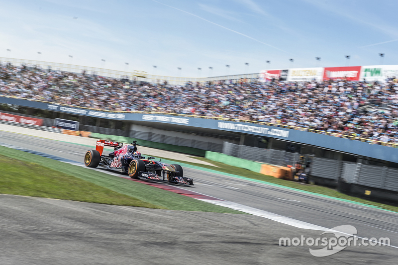 Max Verstappen melaju di Assen dalam sebuah demorun