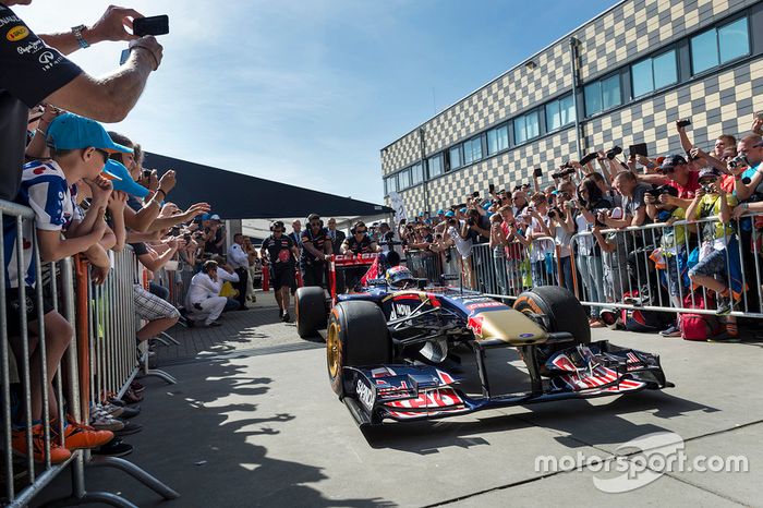 Max Verstappen en el Red Bull Showrun en Assen