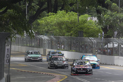 In Führung nach dem Start: Craig Lowndes, Triple Eight Race Engineering, Holden