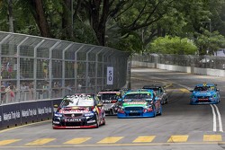 In Führung nach dem Start: Craig Lowndes, Triple Eight Race Engineering, Holden