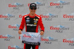 Ganador de la pole Joey Logano, Team Penske Ford