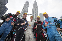 Chaz Mostert, Prodrive Racing Australia Ford, Craig Lowndes, Triple Eight Balap Mesin Holden, Will Davison, Erebus Motorsport Mercedes, Todd Kelly, Nissan Motorsports dan Scott McLaughlin, Garry Rogers Motorsport.