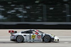 #912 Porsche Team North America Porsche 911 RSR: Jörg Bergmeister, Earl Bamber