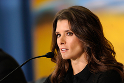 Anuncio del nuevo patrocinio de Danica Patrick
