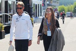 Jenson Button, McLaren con su esposa Jessica Button
