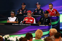 La Conferencia de Prensa FIA: Max Verstappen, Scuderia Toro Rosso; Daniil Kvyat, Red Bull Racing; Wi