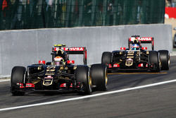 Pastor Maldonado, Lotus F1 E23 y Jolyon Palmer, Lotus F1 E23 piloto de pruebas y de reserva deja los pits