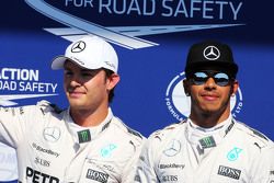 (De izquierda a derecha): segunda colocan Nico Rosberg, de Mercedes AMG F1 con poleman Lewis Hamilto