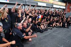 Ромен Грожан, Lotus F1 Team празднует свое третье место с командой