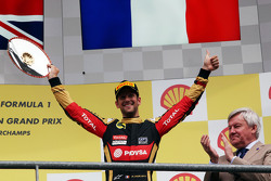 Romain Grosjean, Lotus F1 Team fête sa troisième place dans le Parc Fermé