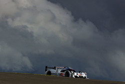 #17 Porsche Team Porsche 919 Hybrid : Timo Bernhard, Mark Webber, Brendon Hartley
