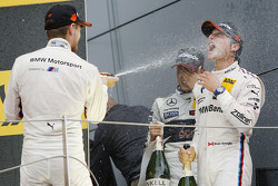 Podium : le vainqueur, Pascal Wehrlein, HWA AG Mercedes-AMG C63 DTM, le deuxième, Marco Wittmann, BMW Team RMG BMW M4 DTM, le troisième, Bruno Spengler, BMW Team MTEK BMW M4 DTM
