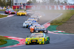 Старт: Майк Роккенфеллер, Audi Sport Team Phoenix Audi RS 5 DTM лидирует