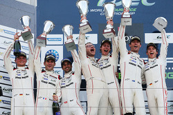 Podium: les vainqueurs Timo Bernhard, Mark Webber, Brendon Hartley, Porsche Team, deuxième place pour Romain Dumas, Neel Jani, Marc Lieb