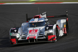 #8 Audi Sport Team Joest Audi R18 e-tron quattro: Lucas di Grassi, Loic Duval, Oliver Jarvis