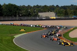 Ким-Луис Шрамм, Neuhauser Racing, впереди после старта
