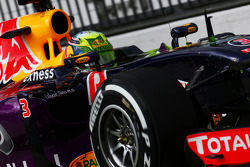 Daniel Ricciardo, Red Bull Racing RB11 avec de la peinture flow-vis sur son casque