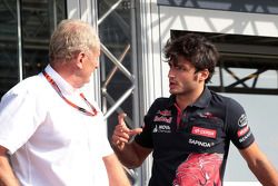 Dr. Helmut Marko, asesor de Red Bull Motorsport con Carlos Sainz Jr., Scuderia Toro Rosso STR10