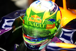 Daniel Ricciardo, Red Bull Racing RB11 avec de la peinture flow-vis sur son casque