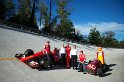 Машины Ferrari SF15-T и Ferrari 166 F1 на старом кольце в Монце с Себастьяном Феттелем, Ferrari, Джо