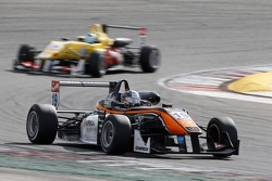 Matt Solomon, Double R Racing Dallara Mercedes-Benz et Ryan Tveter, Jagonya Ayam with Carlin Dallara Volkswagen