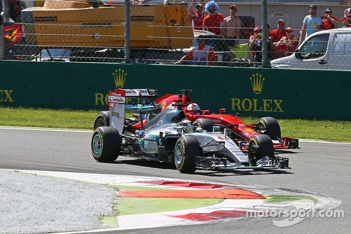 Lewis Hamilton, Mercedes AMG F1 W06 lidera al comienzo de la carrera