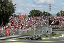Льюис Хэмилтон, Mercedes AMG F1 W06