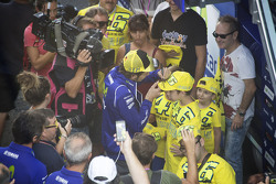 Valentino Rossi, Yamaha Factory Racing, firma autografi ai fan