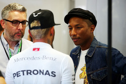 Lewis Hamilton, Mercedes AMG F1 met Pharrell Williams, Singer-Songwriter