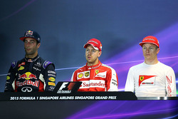 Coletiva de imprensa: Pole Sebastian Vettel, Ferrari, segundo Daniel Ricciardo, Red Bull Racing, terceiro Kimi Raikkonen, Ferrari