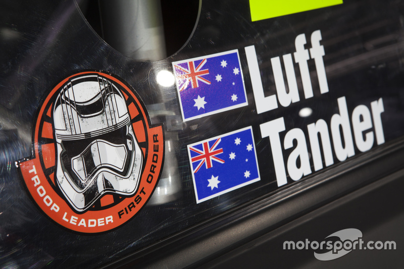 (V8 SUPERCARS) Star Wars en el auto del equipo Holden Racing
