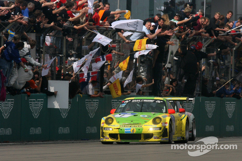 Zieldurchfahrt: #1 Manthey Racing, Porsche 911 GT3 RSR: Timo Bernhard, Marc Lieb, Romain Dumas, Marcel Tiemann