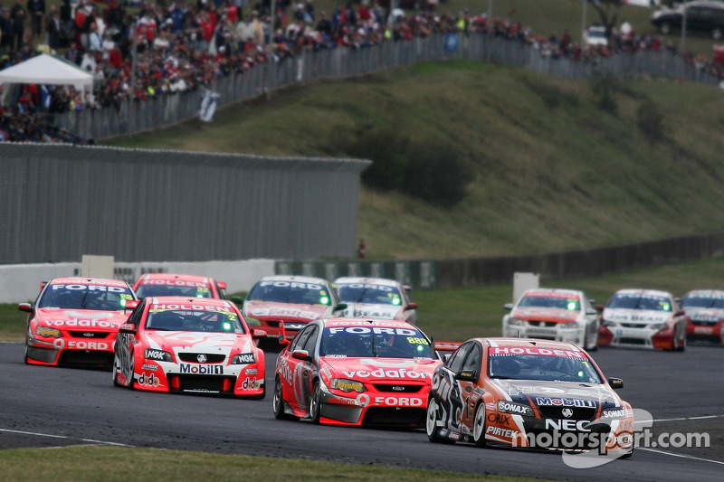 Rick Kelly (Toll HSV Dealer Team Commodore VE) at Eastern ...