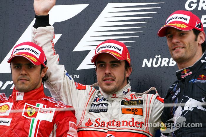 Podio: el ganador Fernando Alonso con Felipe Massa y Mark Webber