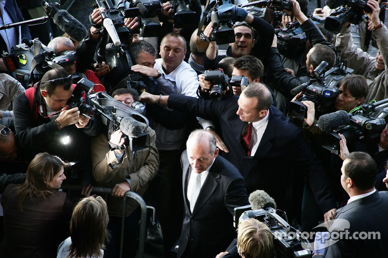 Ron Dennis, McLaren, président, arrive