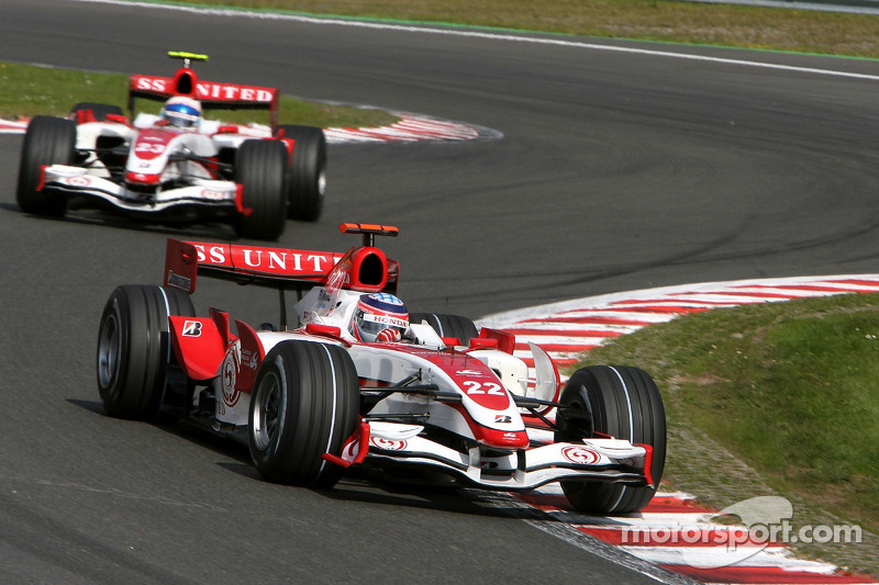 Takuma Sato, Super Aguri F1, SA07; Anthony Davidson, Super Aguri F1 Team, SA07