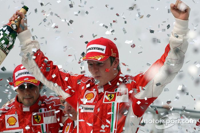 Porém, com uma grande arrancada na segunda metade da temporada, Raikkonen surpreendeu e conquistou o título mundial daquele ano. Foi seu único até hoje e o último da Ferrari. 