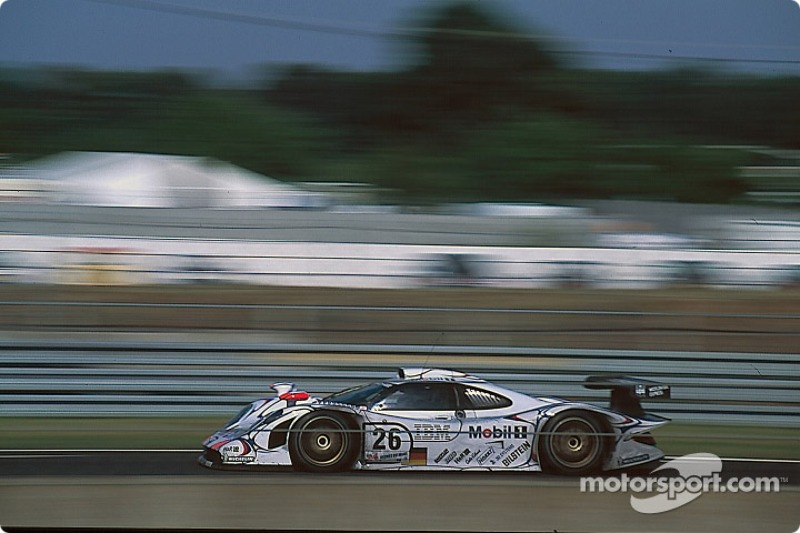 #26 Porsche AG Porsche 911 GT1-98: Allan McNish, Stéphane Ortelli, Laurent Aiello