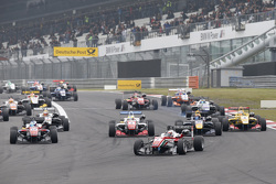 Start: Felix Rosenqvist, Prema Powerteam Dallara F312 - Mercedes-Benz leads