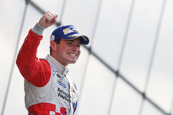 Le vainqueur Oliver Rowland, Fortec Motorsports