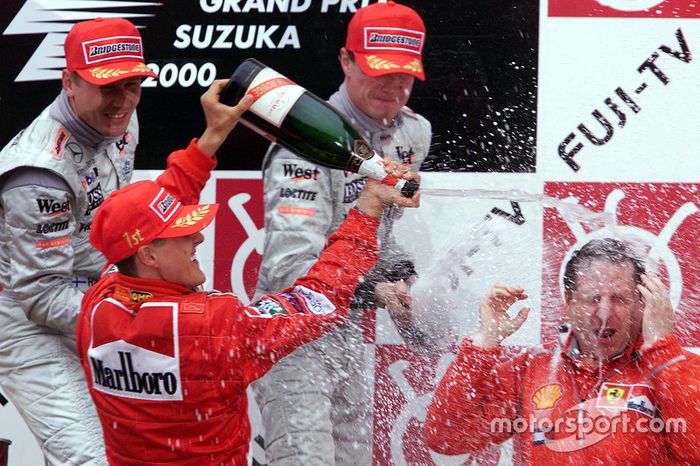 Podio: Ganador de la carrera y Campeon del Mundo del 2000 Michael Schumacher, Ferrari, segundo lugar