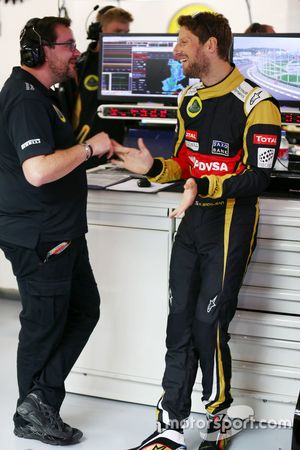 (L to R): Julien Simon-Chautemps, Lotus F1 Team Race Engineer with Romain Grosjean, Lotus F1 Team