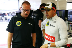 Pastor Maldonado, Lotus F1 Team with Mark Slade, Lotus F1 Team Race Engineer