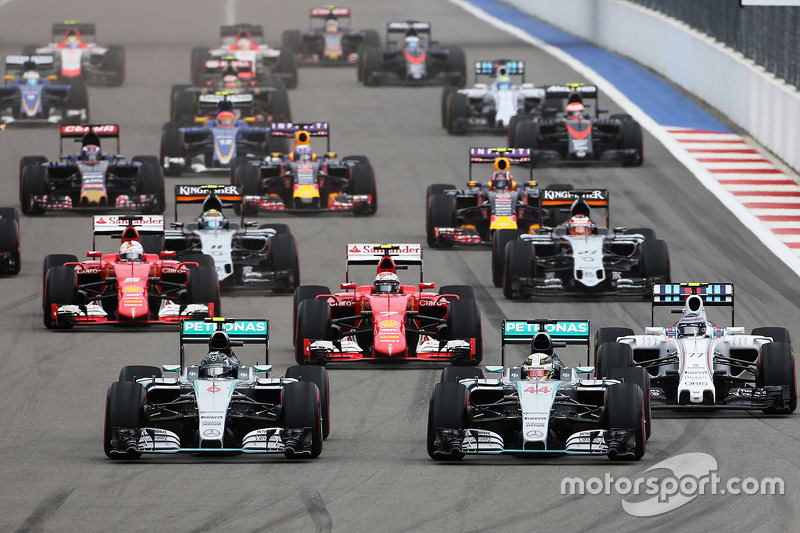 Start: Nico Rosberg, Mercedes AMG F1 vor Teamkollege Lewis Hamilton, Mercedes AMG F1