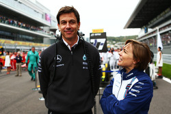 (L to R): Toto Wolff, Mercedes AMG F1 Shareholder and Executive Director with Claire Williams, Williams Deputy Team Principal on the grid