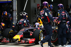 Даниэль Риккардо, Red Bull Racing RB11 во время пит-стопа