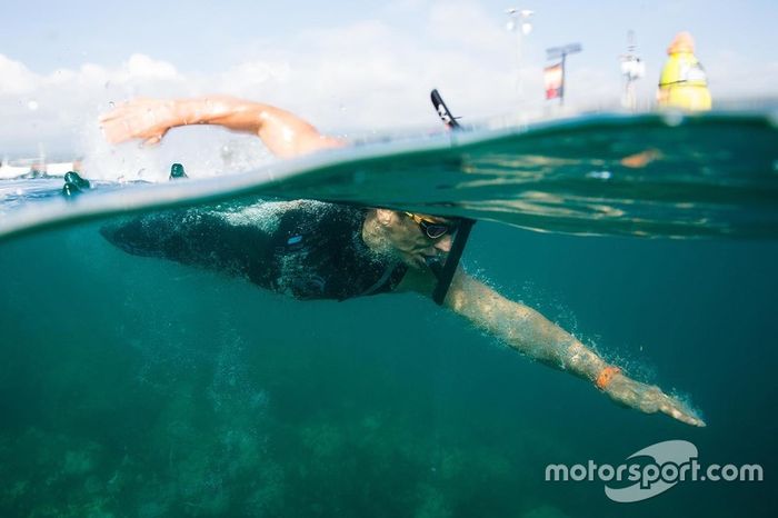 Alex Zanardi compite en el Triatlón Ironman de Hawaii