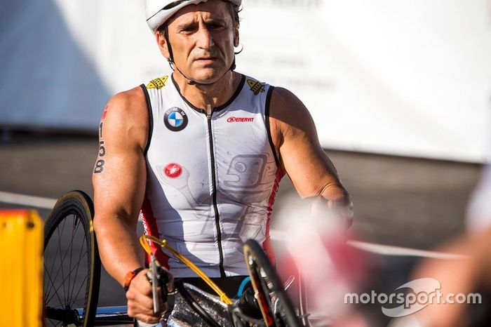 Alex Zanardi compite en el Triatlón Ironman de Hawaii
